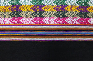 Machas Stoff Ethno bunt gestreift aus Peru, webstoff Meterware zum Nähen, DIY Fabric, 50 cm, Schwarz