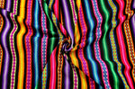 Laden Sie das Bild in den Galerie-Viewer, Jaujino Stoff Ethno bunt gestreift aus Peru, webstoff Meterware zum Nähen, DIY Fabric, 50 cm, Schwarz
